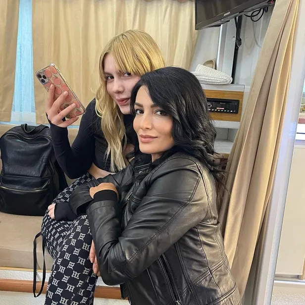 Aleyna Tilki ve ailesini korkutan hayran evinin kapısına dayandı Tilki isyan etti: "Beni derinden yaraladı"-3