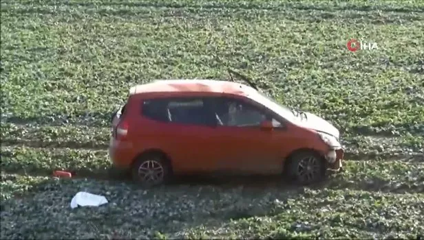 Otomobil şarampole yuvarlandı