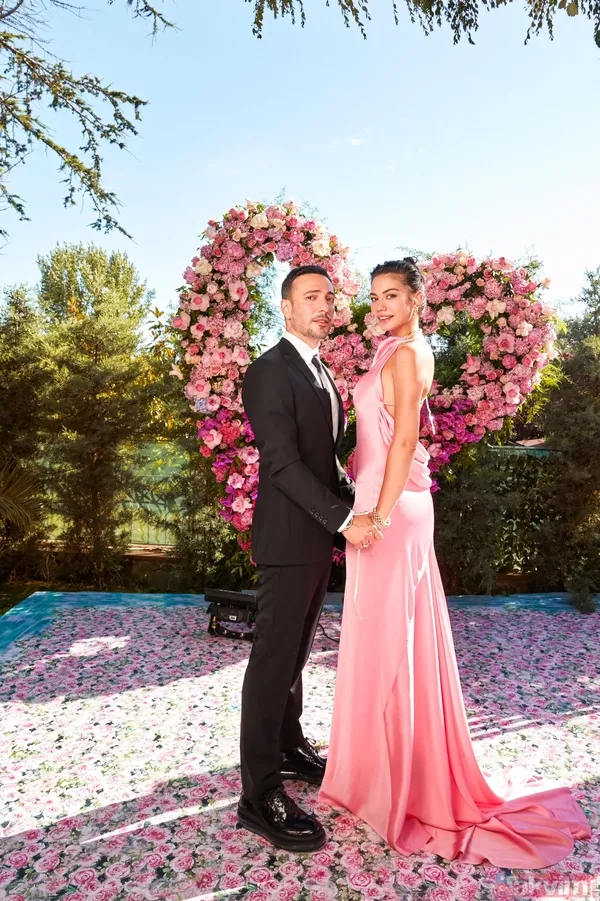 Demet Özdemir ve Oğuzhan Koç'un nişanına Demet'in ablası damgasını vurdu! İki kardeş hiç mi benzemez! Abla Derya... - 2