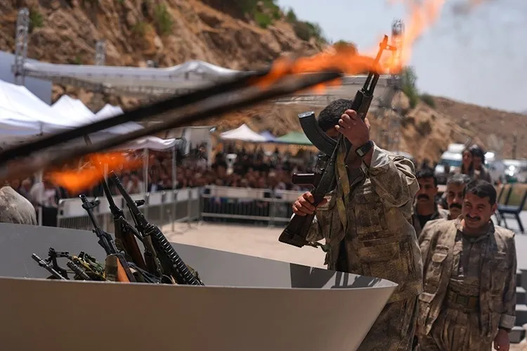 terorsuz-turkiye-sureci-icin-dugmeye-basildi-ak-parti-yasal-duzenleme-takvimini-belirledi-1774676129371.jpeg Terörsüz Türkiye süreci için düğmeye basıldı: AK Parti yasal düzenleme takvimini belirledi-4