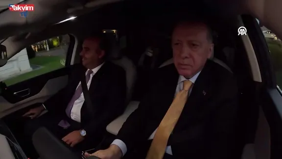 Başkan Erdoğan'a Togg'un yeni modeli T10F teslim edildi