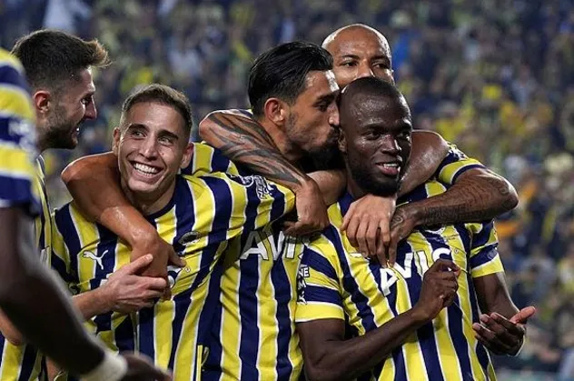 Fenerbahçe 4 kez öne geçtiği maçta Karagümrük'ü 90+5. dakikada mağlup etti
