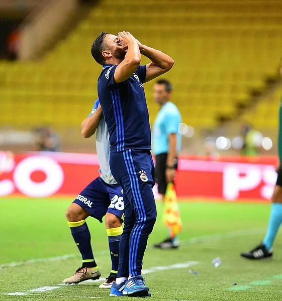 Fenerbahçe taraftarı yıldız isimlere sahip takımın ikinci kez Vitor Pereira’ya teslim edilmesinden endişeli-4