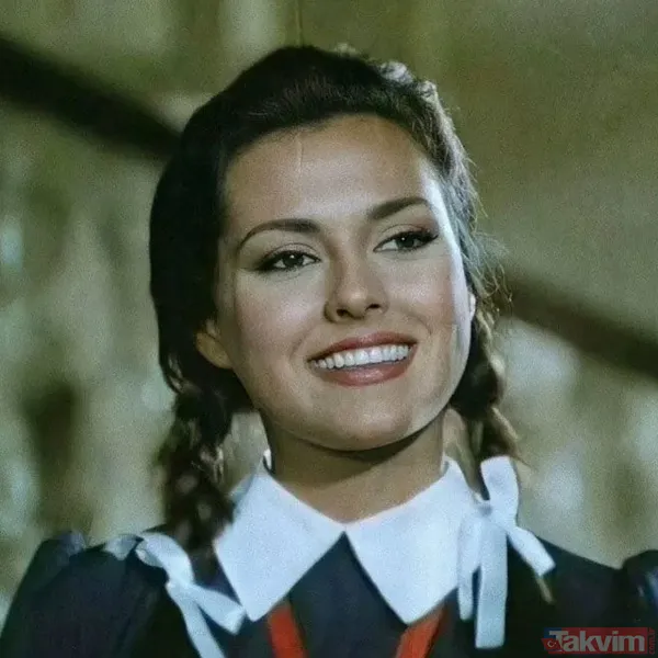 Yeşilçam'ın tescilli güzeli Aydan Şener son paylaşımıyla ortalığı yıktı geçti! “Zarafetin vücut bulmuş hali” - 6