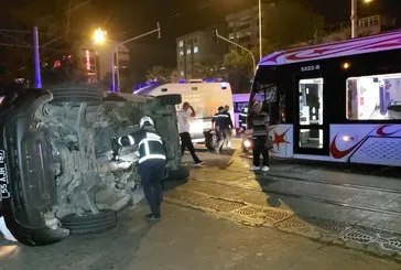 Tramvay ile ambulans birbirine girdi