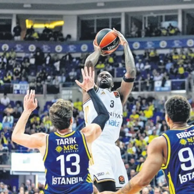 Fener’e evinde şok!