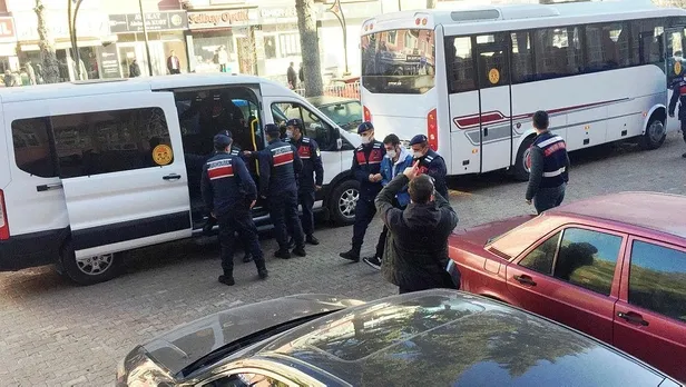 konyada-siber-suclardan-yakalanan-arkadaslarini-kontrol-etmeye-gelen-kisi-gozaltina-alinarak-tutuklandi-1639241794903.jpeg Konya'da siber suçlardan yakalanan arkadaşlarını kontrol etmeye gelen kişi gözaltına alınarak tutuklandı-4