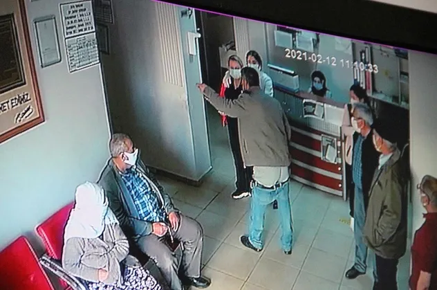 Aile Sağlığı Merkezi'nde akılalmaz olay! Pantolonunu indirdi ve...