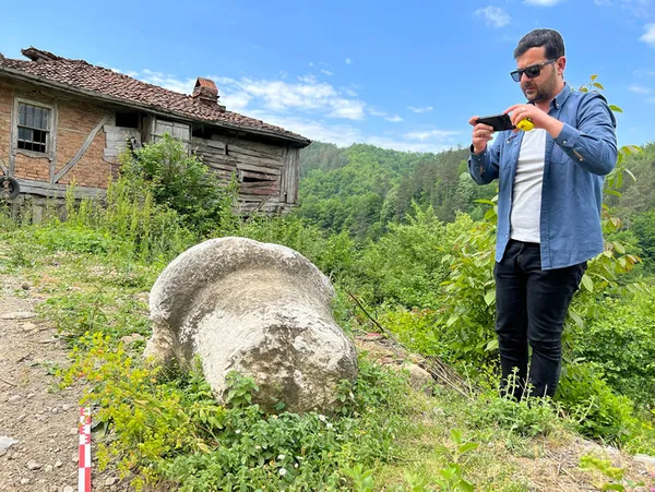 bartinda-heyelan-sonrasi-yol-calismasinda-roma-doneminden-kalma-phallos-bereket-objesi-bulundu-1653650043530.jpg Bartın'da heyelan sonrası yol çalışmasında Roma döneminden kalma 'Phallos' bereket objesi bulundu-6