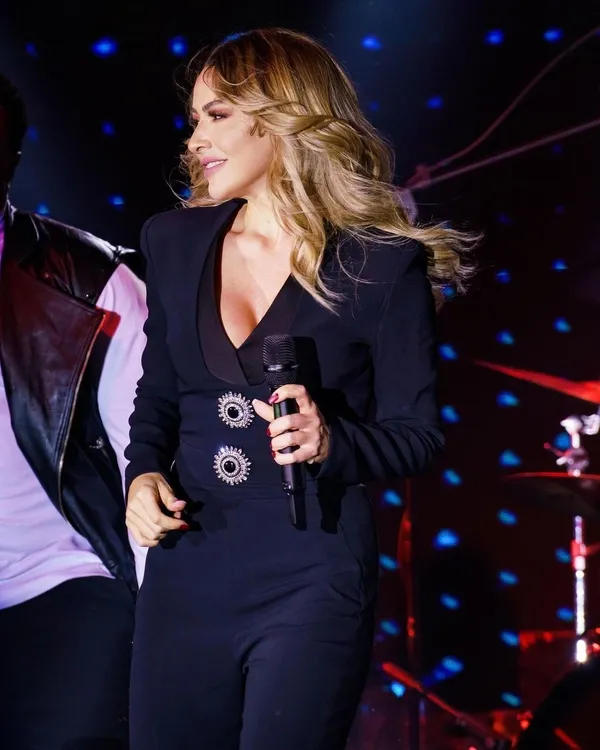 1636816848971.jpg Hadise ve biricik aşkı Mehmet Dinçerler’den bebek mesajı! O yazışmaları dikkat çekti çiftin hayranları heyecanlandı-7
