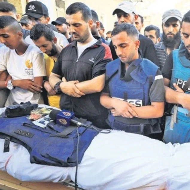 Katil İsrail 6 gazeteciyi hedef alıp öldürdü