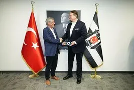 Beşiktaş Başkanı Hasan Arat,Fernando Santos ve yardımcılarıyla vedalaştı