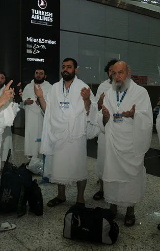 2 yıl aradan sonra ilk kafile yola çıktı! Kutsal topraklara Umre ziyareti yeniden başladı