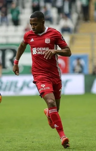 Medipol Başakşehir Robinho ile anlaşma sağladı!