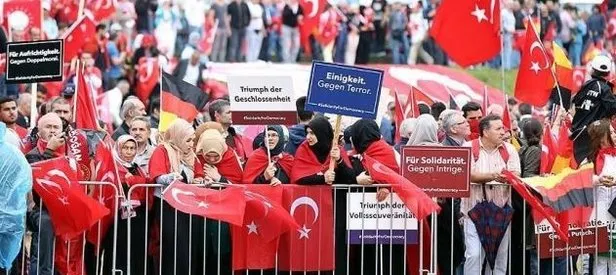 Avrupa’da Türkler meydanlara iniyor