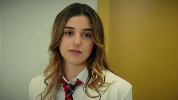 kardeslerim-melisa-neden-yok-ayrildi-mi-kardeslerim-halit-ve-melisa-oldu-mu-damlasu-ikizoglu-diziden-ayrildi-mi-1638032385736.jpg Kardeşlerim Melisa öldü mü? Kardeşlerim Melisa neden yok? Damlasu İkizoğlu diziden ayrıldı mı?-3