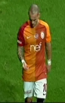 Sneijder'den derbide ilginç hareket