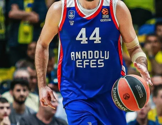 Efes Beaubois ile güldü