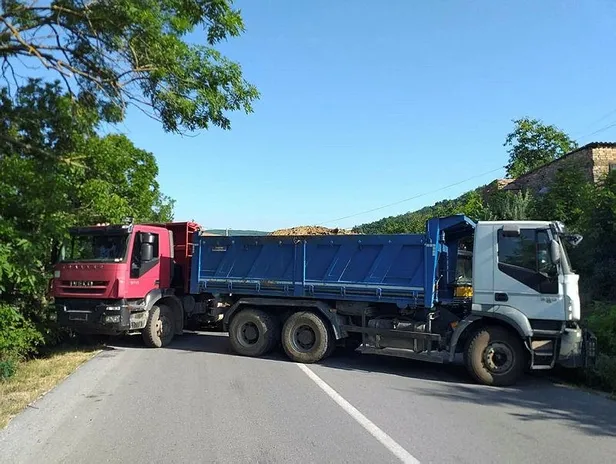 Kosova-Sırbistan gerginliği sonrası Mitrovica'da sessizlik hakim! Karar 1 ay ertelendi-4