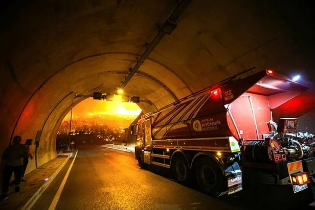 mersindeki-orman-yangininda-son-durum-alevler-karayoluna-ulasti-mudahale-11-ucak-29-helikopter-138-arazoz-15-d-1662590341274.jpg Mersin’deki orman yangınında son durum: Alevler karayoluna ulaştı, müdahale 11 uçak, 29 helikopter, 138 arazöz, 15 dozer, 850 personel ile devam ediyor-10