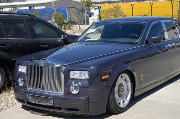 Gümrüğe takılan Rolls-Royce 3 milyon TL'den satılacak! Sahibi gizli tutuluyor