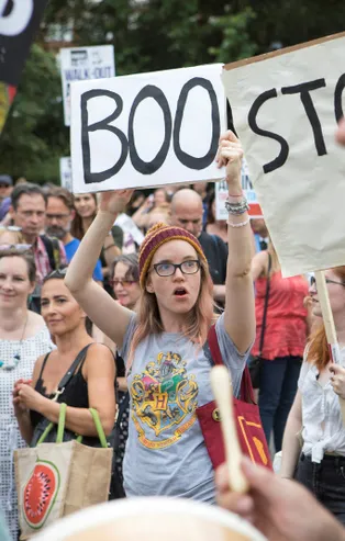 ABD Başkanı Donald Trump Londra'da protestoyla karşılandı