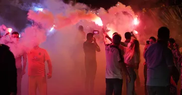 Başakşehir şampiyonluğu coşkuyla kutladı! İşte kutlamalardan kareler