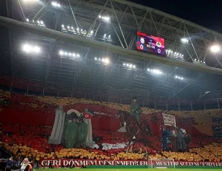 Galatasaray taraftarından Alanyaspor karşılaşması öncesi muhteşem koreografi