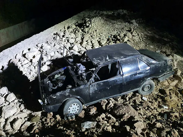 elazigda-otomobil-sarampole-uctu-yaralilar-var-1600887073914.jpg Elazığ'da otomobil şarampole uçtu: Yaralılar var-3