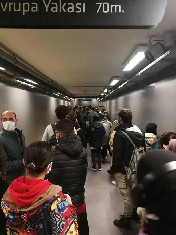 istanbullunun-ulasim-cilesi-bitmek-bilmiyor-gayrettepe-metro-istasyonunda-tepki-ceken-goruntu-1635845531506.jpeg İstanbullunun ulaşım çilesi bitmek bilmiyor! Gayrettepe metro istasyonunda tepki çeken görüntü-3