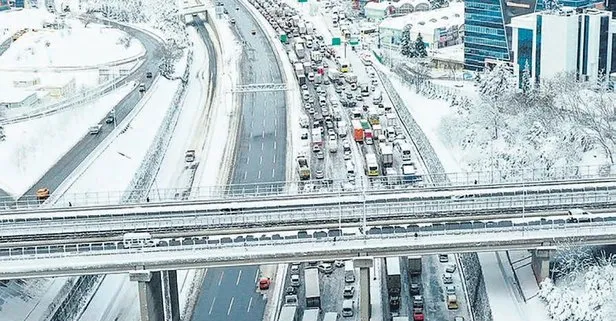 Megakent İstanbul, kara teslim oldu! İstanbul Büyükşehir Belediyesi, hizmeti unuttu!