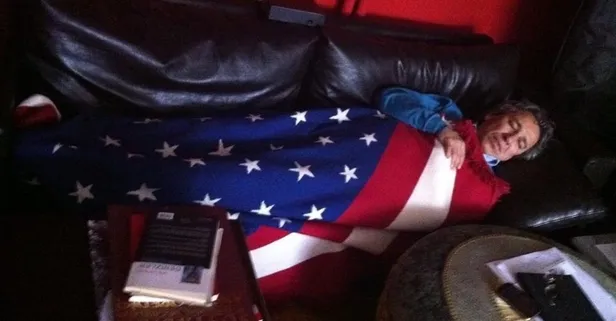 Vatan haini firari FETÖ'cü Can Dündar'ın 'bozkurt işareti' hazımsızlığı! Alman gazetesinde Türkiye'yi ve Başkan Erdoğan'ı alçak ifadelerle hedef aldı