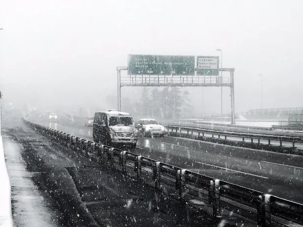 İstanbul'da yoğun kar! Meteoroloji saat verdi: Kar alarmı | Ali Yerlikaya duyurdu: Cumartesi akşamı etkisini artıracak-4
