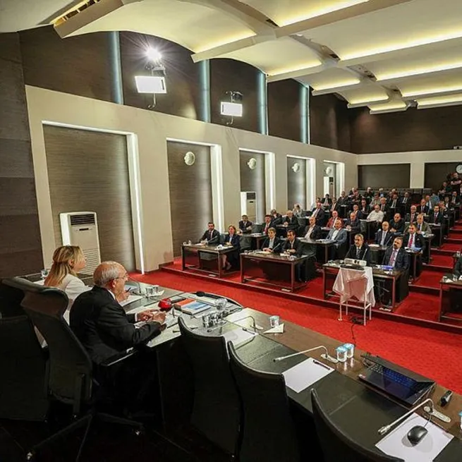 CHPde kavga alevleniyor! Kemal Kılıçdaroğlu koltuk için il başkanlarından imza aldı... Ekrem İmamoğlundan bir çıkış daha...