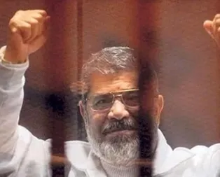 Mursi hayatını feda etti