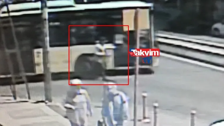 BAĞCILAR'DA FECİ KAZA! İETT otobüsüne binmek isterken altında kaldı! Kaza anı kamerada | Video