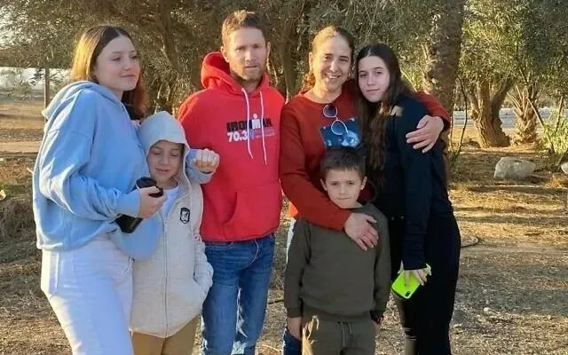 1703417104021.jpeg Siyonist yönetimin Hamas yalanı patladı! Serbest bırakılan İsrailli kadın anlattı: Bizi bedenleri ile korudular-11