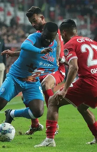 Antalyaspor hazırlık maçında İtalyan devi Napoli'ye 3-2 kaybetti