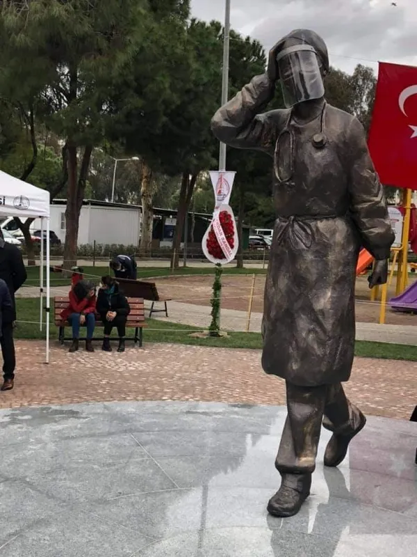 Son dakika: CHP'li İzmir Büyükşehir Belediyesi ve Karşıyaka Belediyesi'nden bir heykel daha!-1