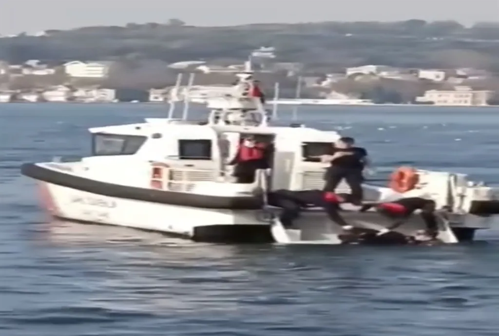 Sahil güvenlik ekipleri tarafından çıkartıldı