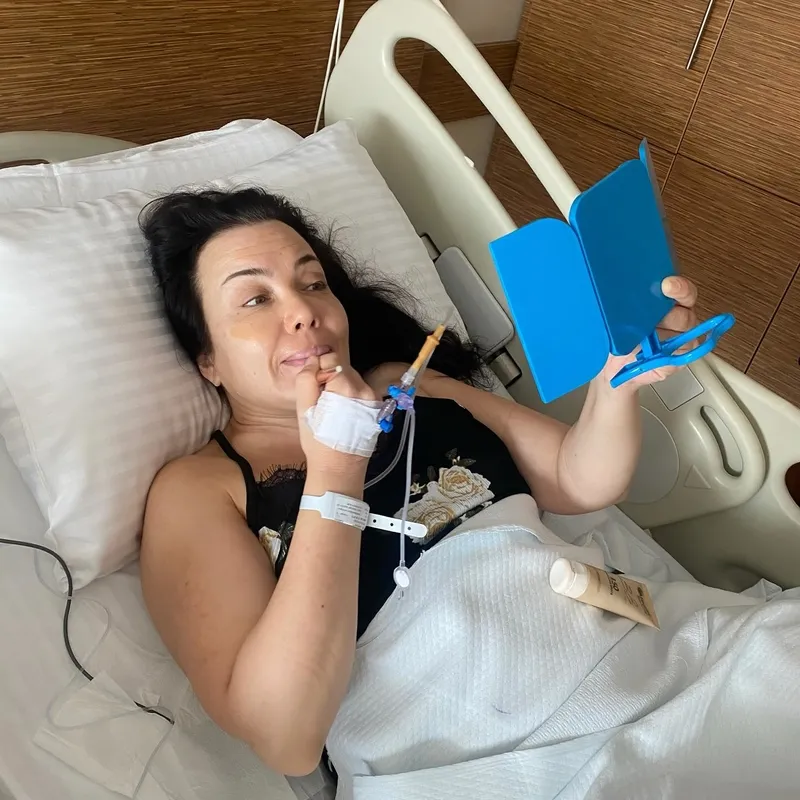 deniz-ugur-acil-ameliyata-alinmisti-iste-son-saglik-durumu-1727942587926.jpg Deniz Uğur acil ameliyata alınmıştı! İşte son sağlık durumu...-4