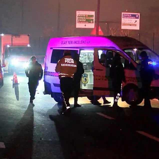 Otomobil yayaya çarptı!