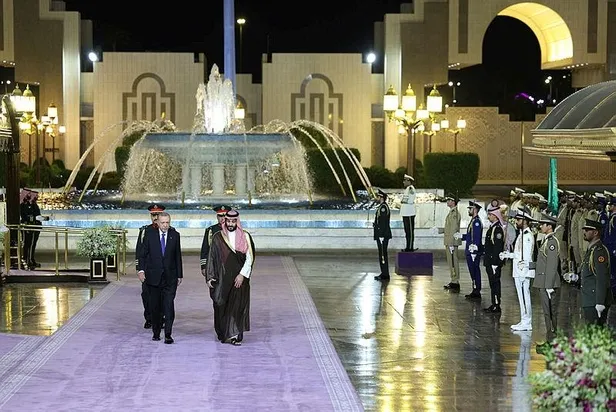 1689635359948.jpeg Başkan Recep Tayyip Erdoğan'ın, Suudi Arabistan'a gerçekleştirdiği ziyaret Suud medyasında geniş yer buldu-5