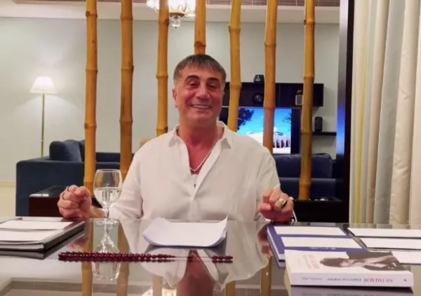 caz-sedat-lakapli-suc-orgutu-lideri-sedat-peker-ile-teroristbasi-fetullah-gulenin-slogan-benzerlikleri-1622671161280.jpg "Caz Sedat" lakaplı suç örgütü lideri Sedat Peker ile teröristbaşı Fetullah Gülen'in slogan benzerlikleri...-3