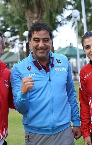 Busenaz’dan Trabzonspor Teknik Direktörü Ünal Karaman'a ziyaret