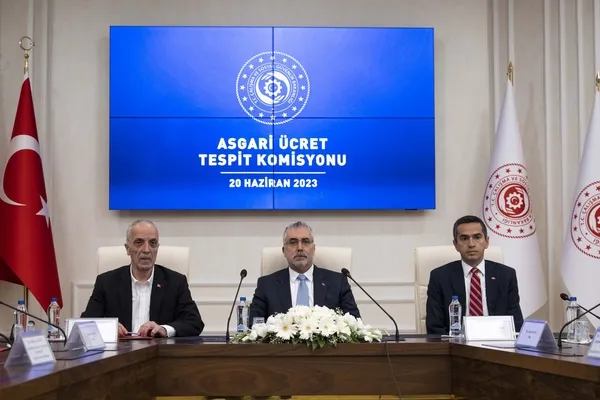 Son dakika: 2023 Asgari Ücreti belli oldu! %34 artışı Bakan Vedat Işıkhan duyurdu: Net 11 bin 402 lira! Kalem kalem hesaplama...-3