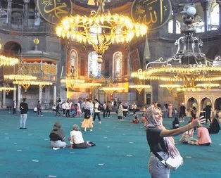 Ayasofya Camii’ne turist akını