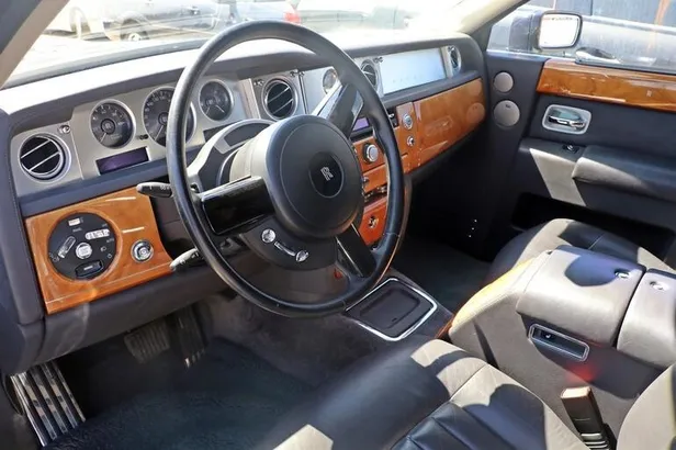 Gümrüğe takılan Rolls-Royce 3 milyon TL'den satılacak! Sahibi gizli tutuluyor-1