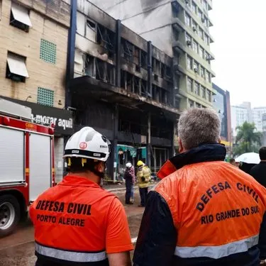 Brezilya’da yangın faciası! Evsizler kalıyordu: En az 10 kişi can verdi