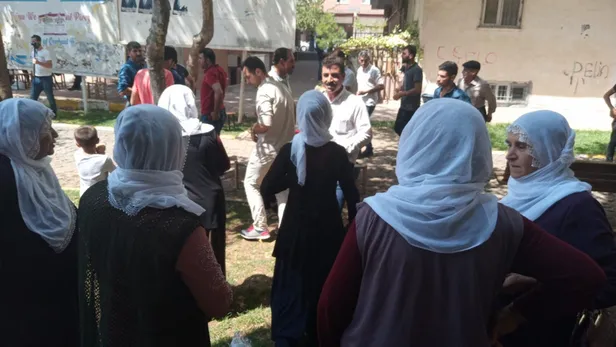 HDP'liler'den oğlu için eylem yapan anneye çirkin saldırı! Hacire Akar: Cenazem buradan çıksa ben kalkmam-5